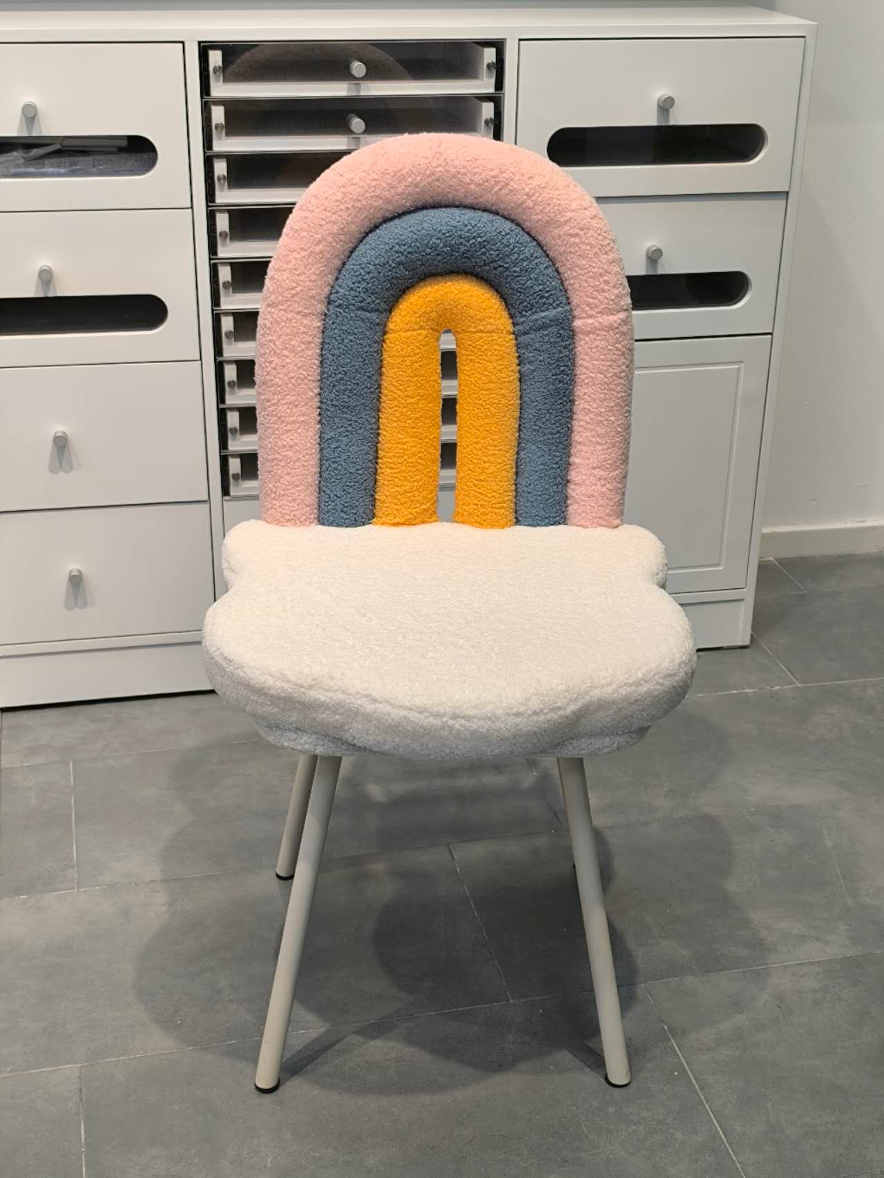 ✨ Sedia Arcobaleno Morbida |Rivestimento in tessuto bouclé Il Tocco Magico per il Tuo Salone di Manicure ✨