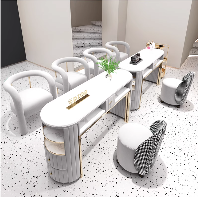 Sedia curva in velluto grigio chiaro