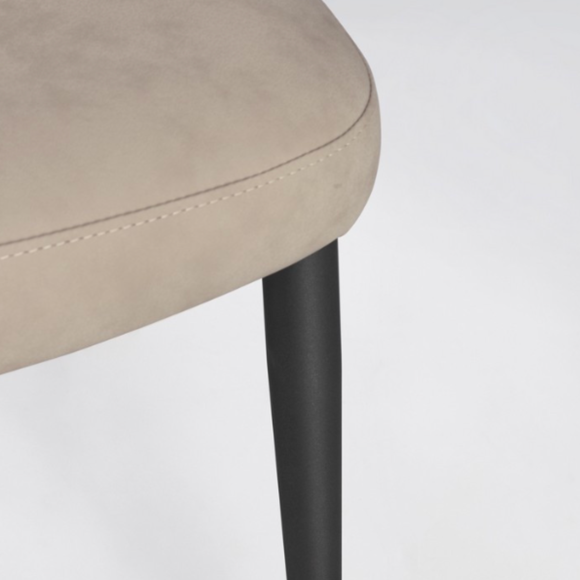 Sedia Roger