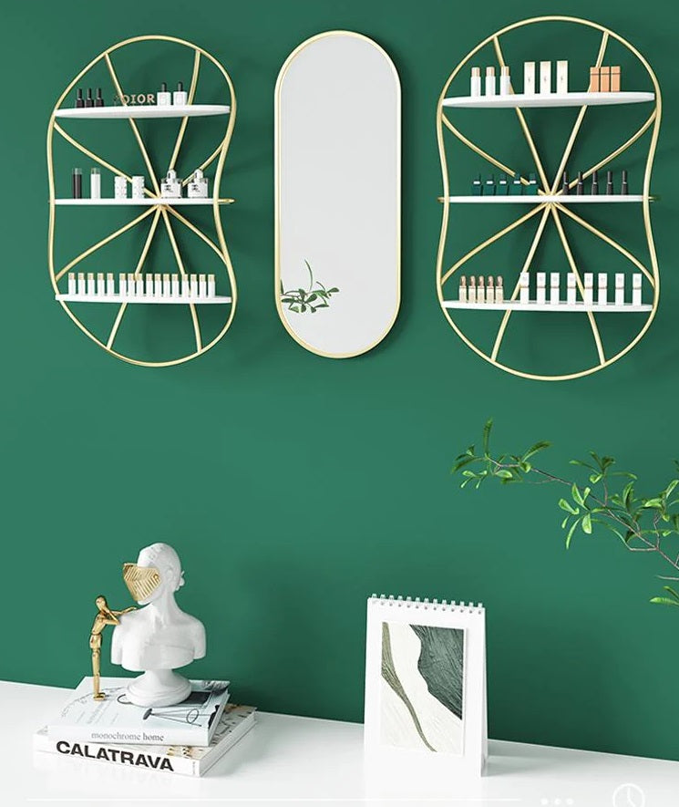 Scaffale in ferro per smalti dal design nordico