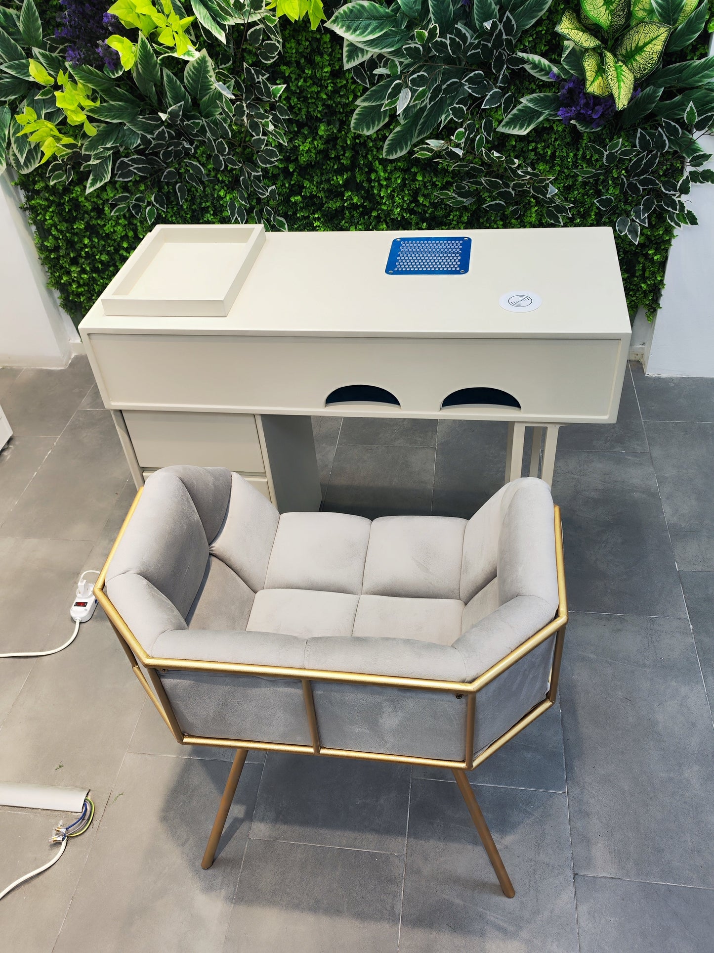 Tavolo da Manicure in Legno Massello Color Crema | Con Aspirapolvere ad Alta Potenza & Lampada a Induzione per Asciugatura | 100*40*78cm | 4 Cassetti + Ripiano Fisso | Perfetto per Professionisti