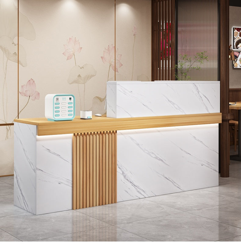 Bancone Reception Moderno in Effetto Marmo con Dettagli in Legno – Design Elegante per Negozio, Studio Estetico 120*110*45