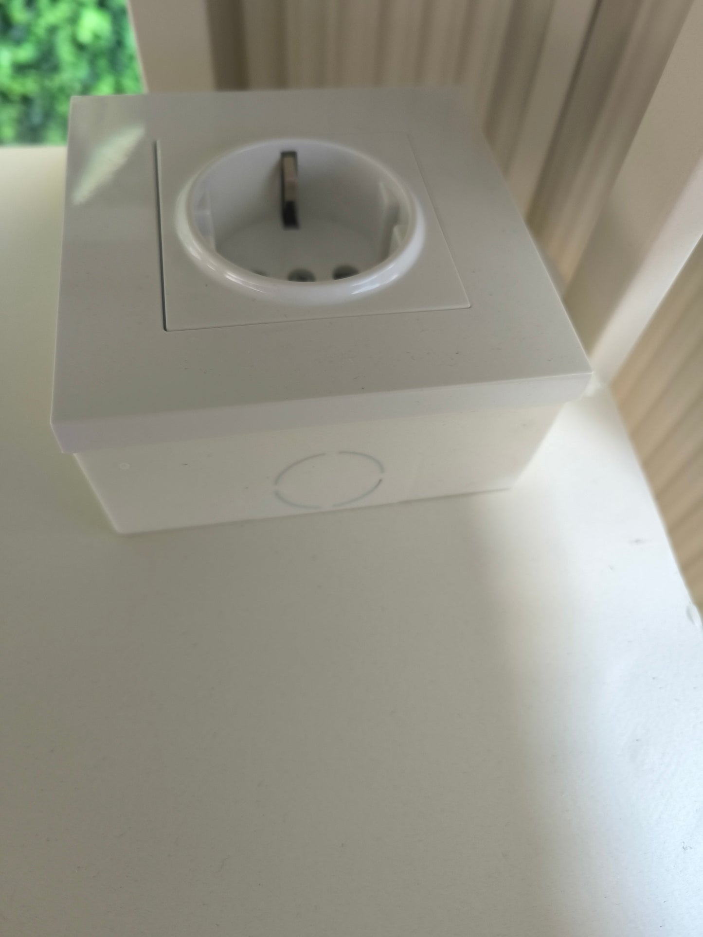 Tavolo per manicure di design｜Piano in marmo × Gambe in ferro a strisce｜Postazione professionale per salone di bellezza