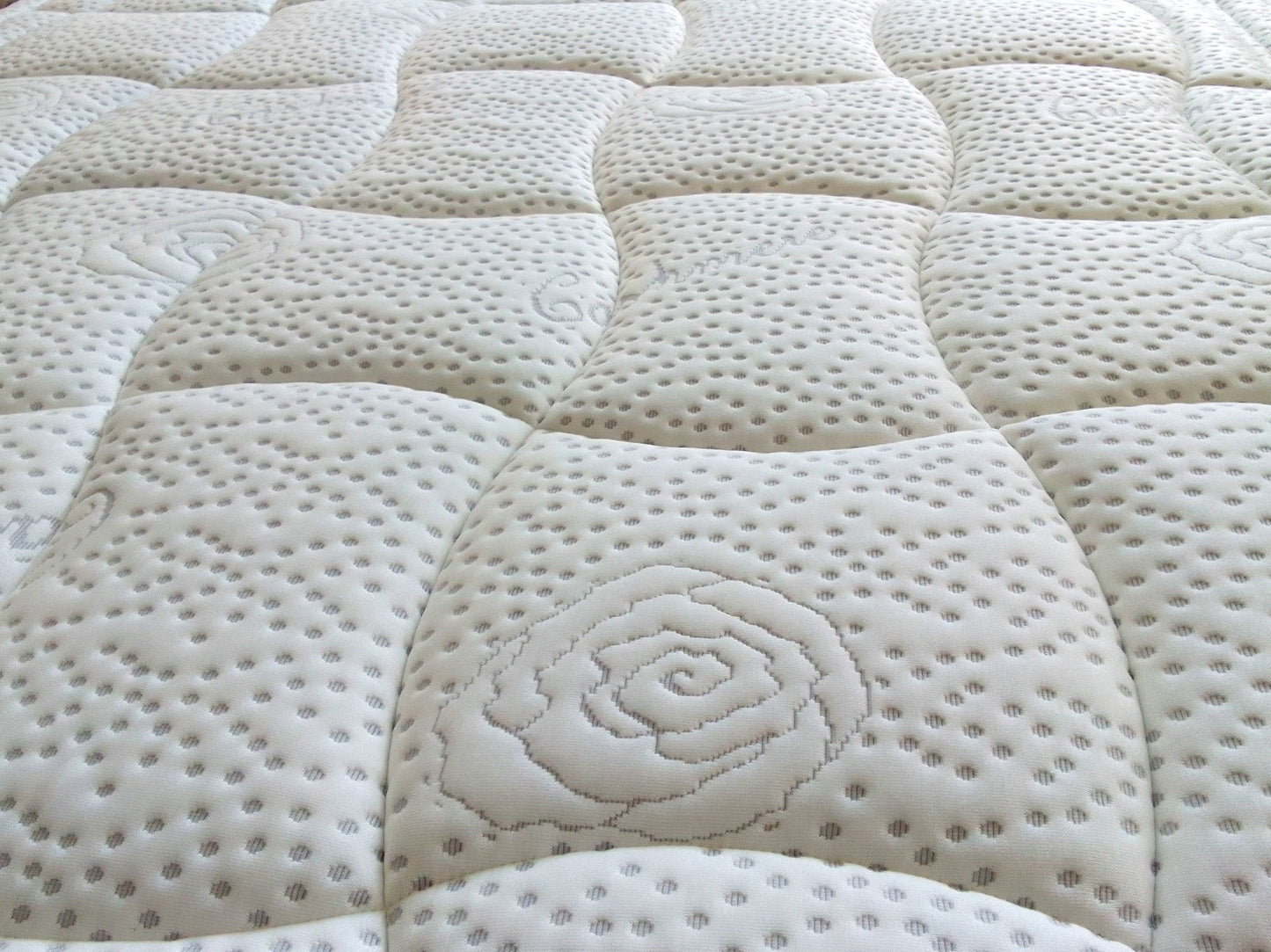 Materasso Semirigido a molle insacchettate e memory H28 cm lato estivo e Invernale - SATURNO